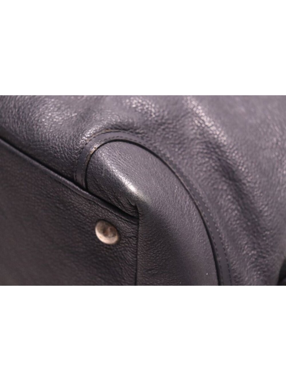 Chanel CC Logo Leather Tote - Picture 4 of 7